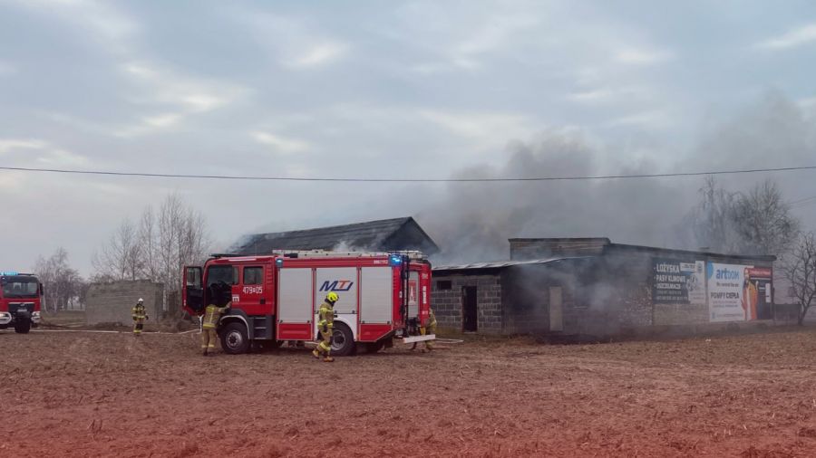 Pożar w m. Wrząca Wielka w powiecie kolskim (fot. Okiem Strażaka)