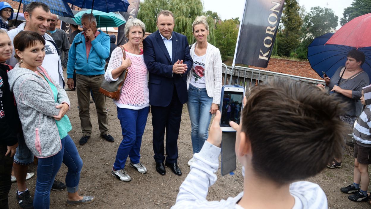 Widzowie serialu, mieli także szansę na zdjęcie z prezesem Kurskim (fot. J. Bogacz/TVP