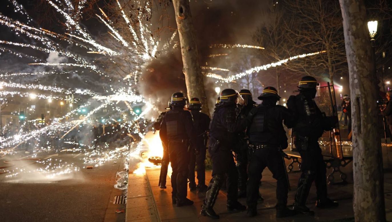 Spodziewane są kolejne fale protestów (fot. PAP/EPA/YOAN VALAT)