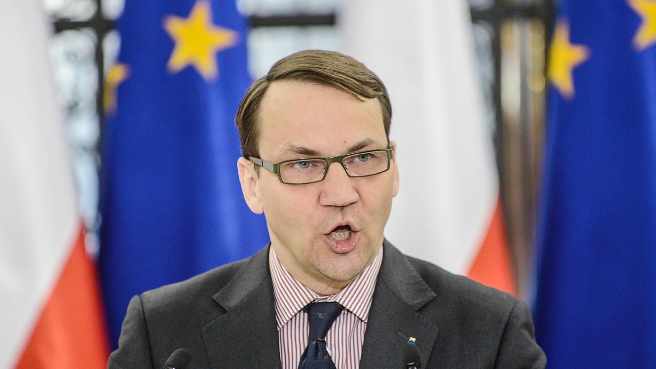 Sikorski mimo skandalu cieszy się wsparciem PO i EPL (fot. PAP/Jakub Kamiński)