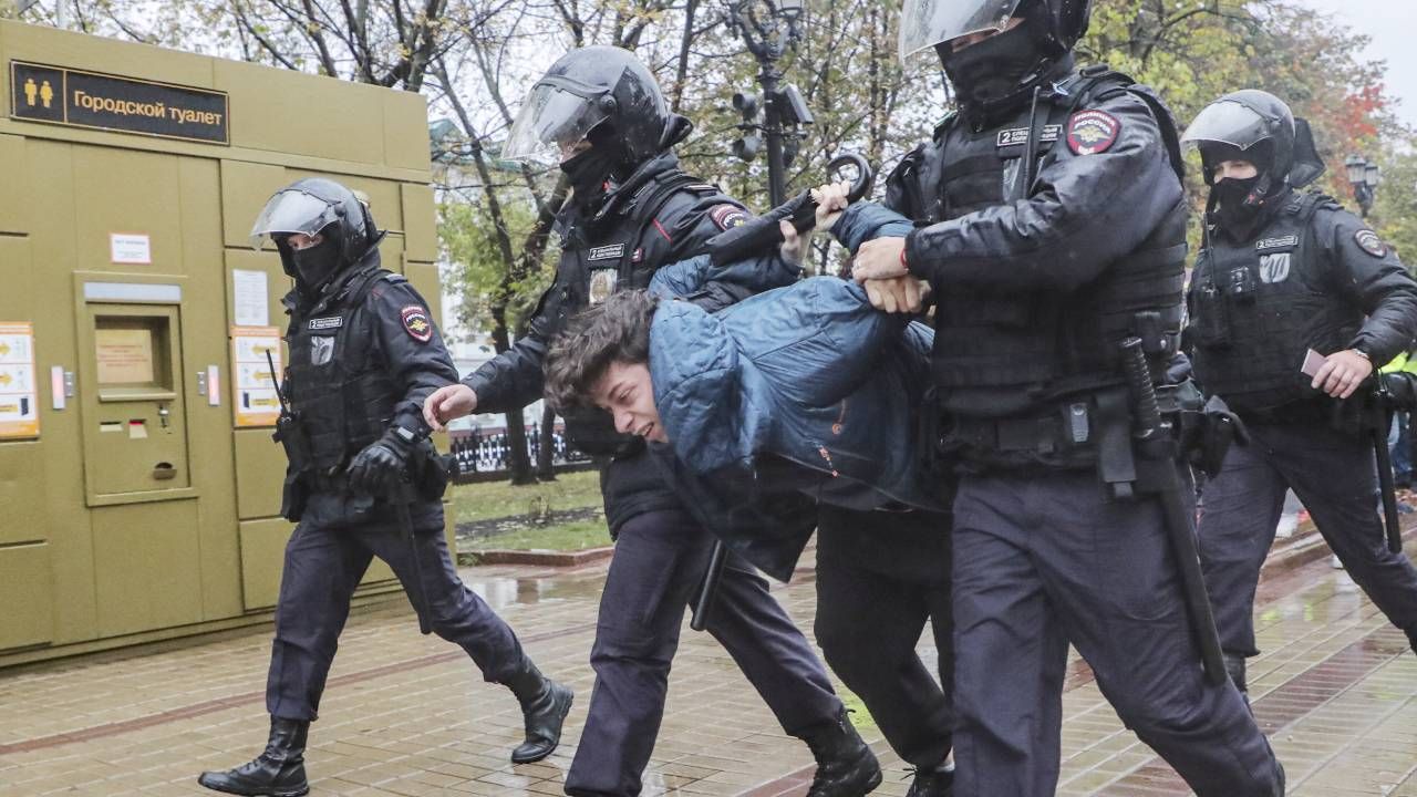 Do zatrzymań doszło jeszcze przed rozpoczęciem protestów (fot. PAP/EPA/MAXIM SHIPENKOV)
