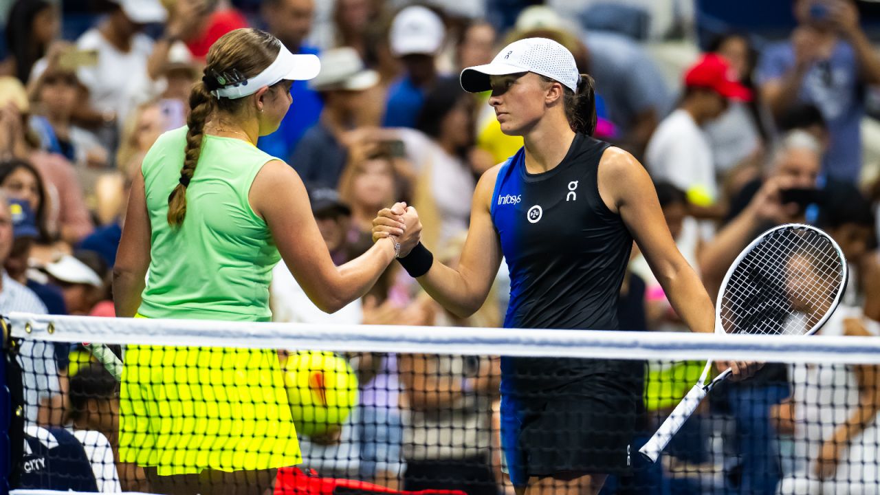 Jelena Ostapenko, Iga Świątek (fot. Getty)