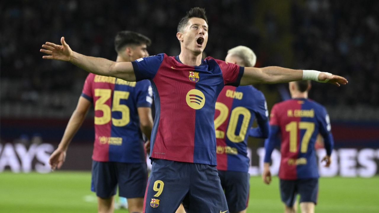 Robert Lewandowski celebrujący trafienie przeciwko Stade Brest (fot. Getty Images)