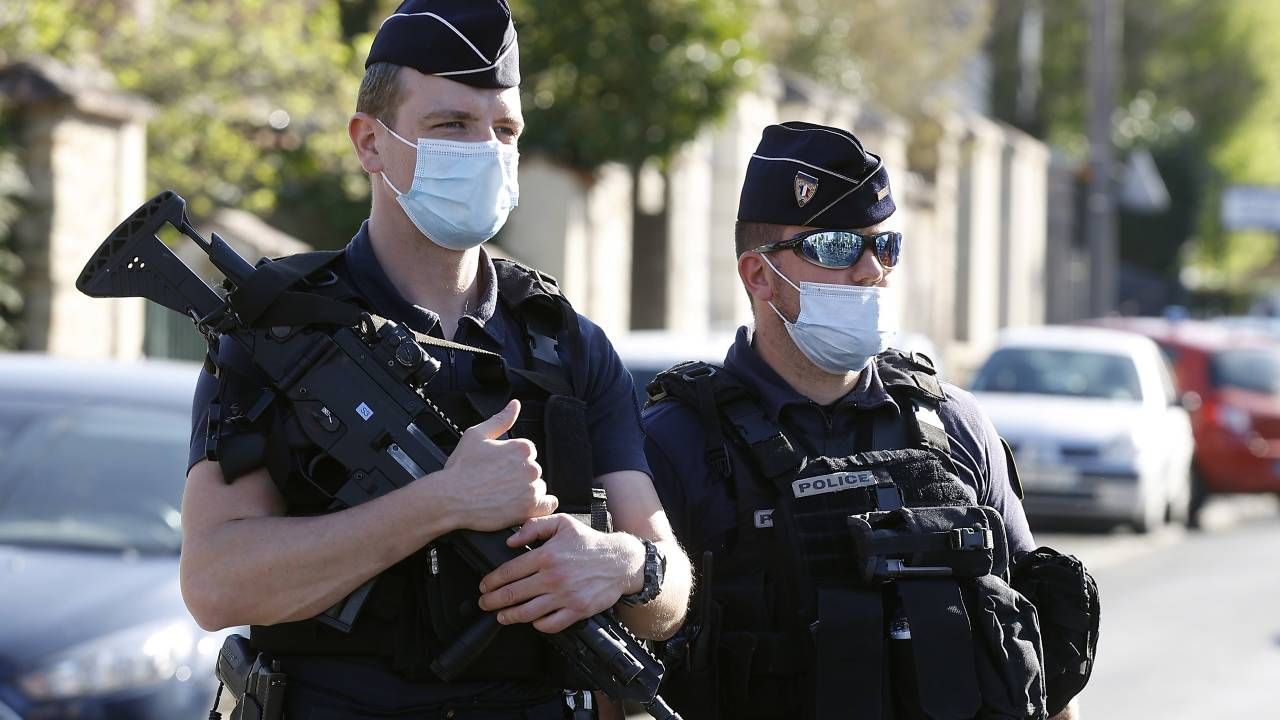 Jednym z głównych zadań francuskiej policji jest walka z islamskim terroryzmem (fot. EPA/IAN LANGSDON)