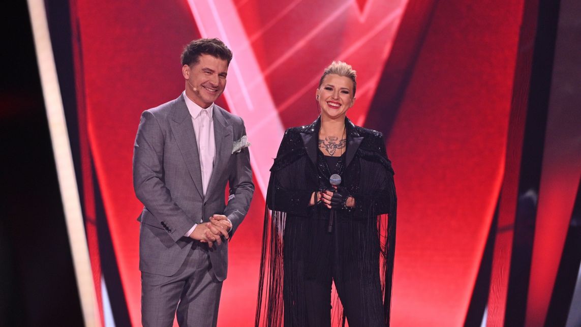 Program prowadził popularny prezenter Telewizji Polskiej Tomasz Kammel. Na zdjęciu w towarzystwie Nicoli Muller. Fot. Jan Bogacz /TVP