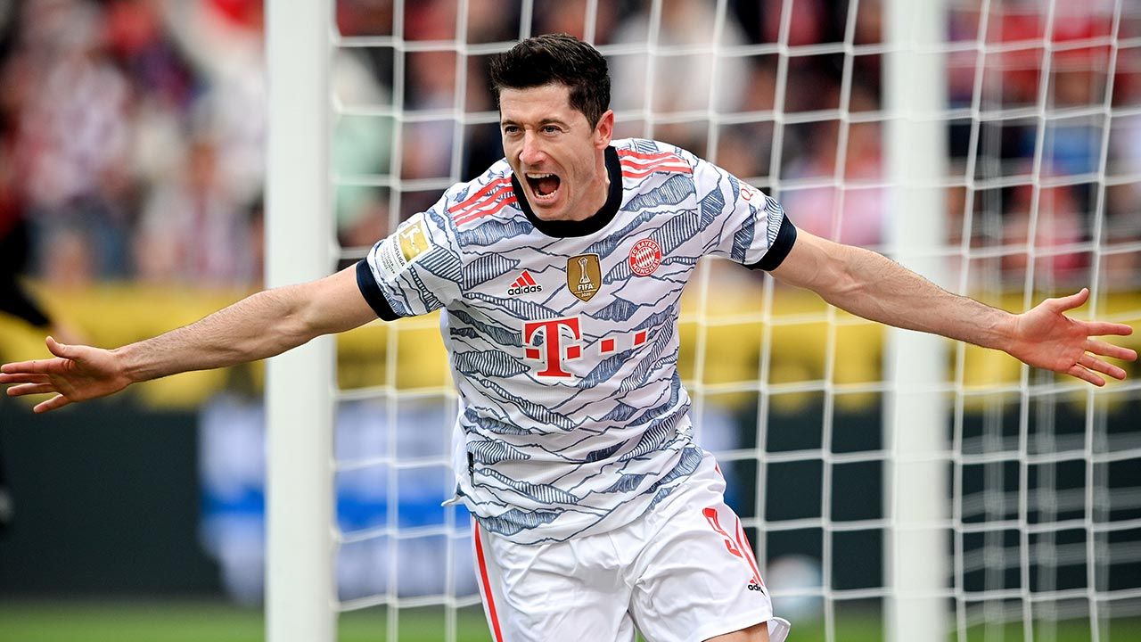 Robert Lewandowski (fot.PAP/EPA/SASCHA STEINBACH) Robert Lewandowski (fot.PAP/EPA/SASCHA STEINBACH)