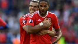 Gareth Bale oraz Ashley Williams (fot. Getty Images)