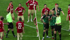 David Niepsuj i Koki Hinokio otrzymują czerwoną kartkę (fot. TVP Sport)