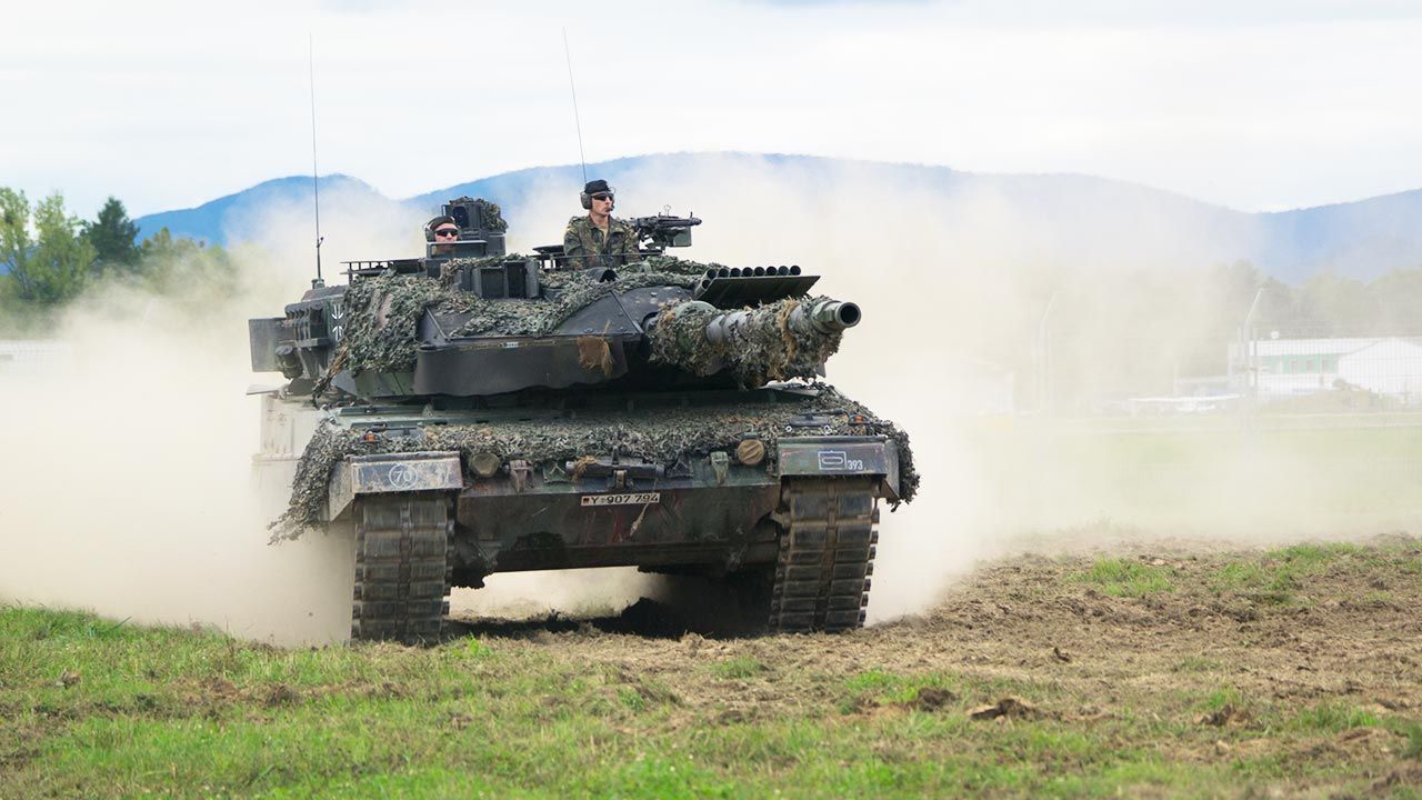 Rząd Niemiec zaoferował Polsce dostawę 20 czołgów Leopard 2 (fot. Shutterstock/M-SUR)
