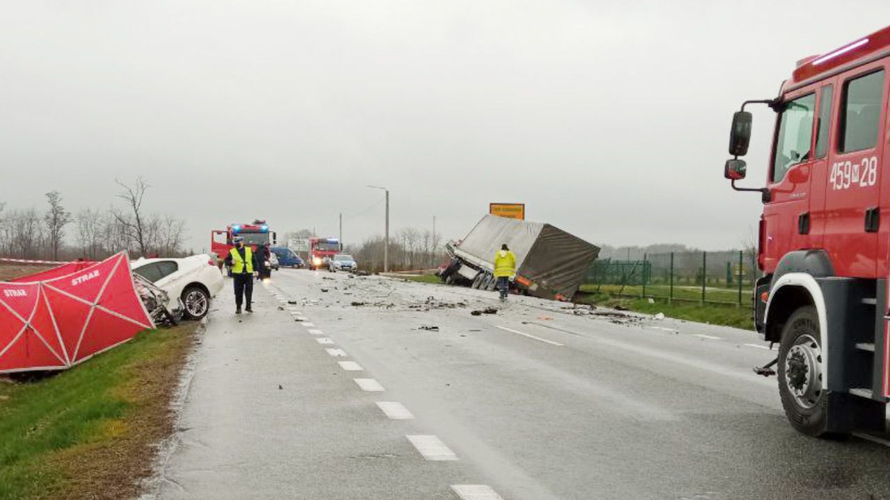 W wyniku zdarzenia zginęła jedna osoba (fot. Policja) W wyniku zdarzenia zginęła jedna osoba (fot. Policja)