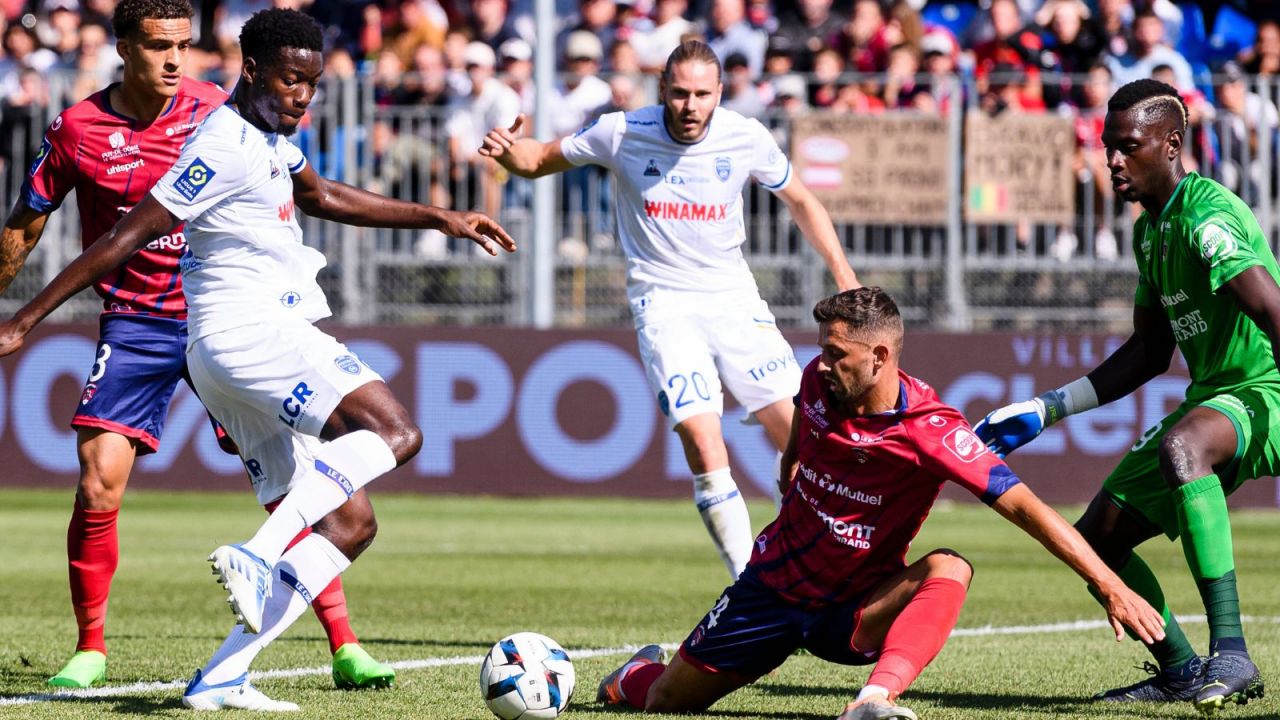 Mateusz Wieteska otrzymał najniższą notę od "L'Equipe" (fot. Getty Images)