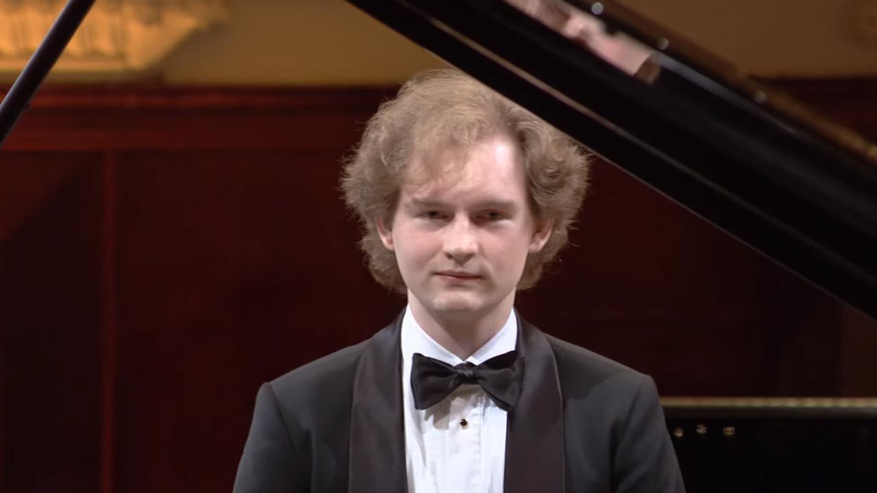 Piotr Pawlak wygrał prestiżowy konkurs (fot. YT/Chopin Institute)