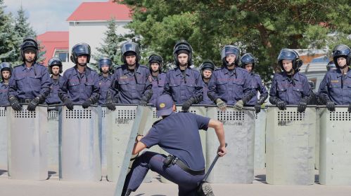Паказальны выступ для навабранцаў Акадэміі МУС