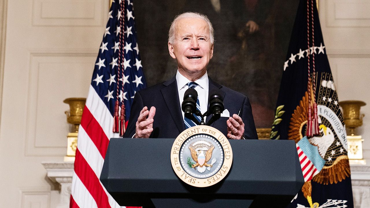Biden zakpił z dziennikarza, który pytał o rozmowę z Putinem (fot. PAP/EPA/Anna Moneymaker / POOL) Biden zakpił z dziennikarza, który pytał o rozmowę z Putinem (fot. PAP/EPA/Anna Moneymaker / POOL)
