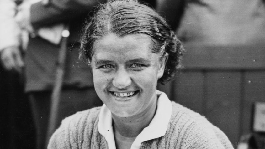 Jako pierwsza w historii po tytuł wielkoszlemowy sięgnęła Jadwiga Jędrzejowska. W 1939 roku wygrała turniej deblowy podczas mistrzostw Francji (obecnego French Open) (fot. Getty Images)