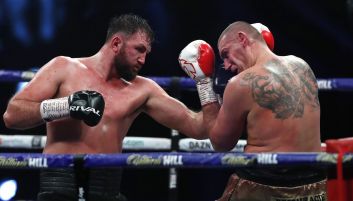 Hughie Fury [L] rywalizując z Mariuszem Wachem [P] (fot. Getty)