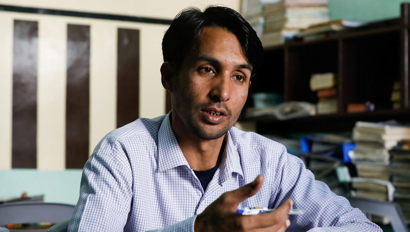 Mężczyzna przebywa w przepełnionym więzieniu w Karaczi (fot. Forum/Reuters/AKHTAR SOOMRO)