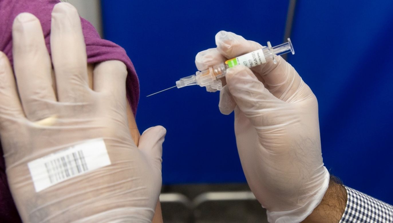 W Polsce od 1 września 2019 r. do 30 kwietnia 2020 r. z powodu grypy i jej powikłań zmarły 64 osoby (fot. PAP/EPA/MICHAEL REYNOLDS)