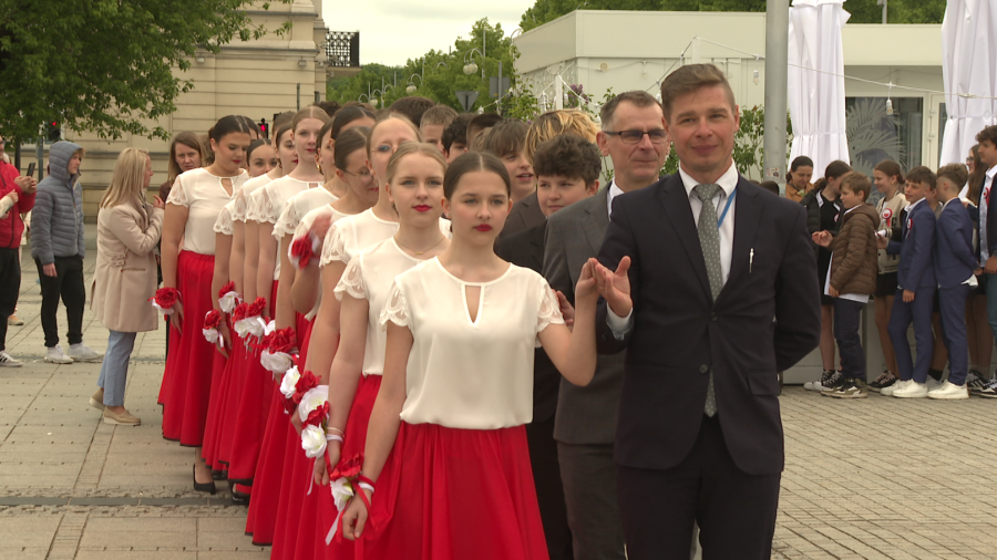 W Częstochowie 300 uczniów uczciło rocznicę uchwalenia Konstytucji 3 maja. Fot. TVP3 Katowice