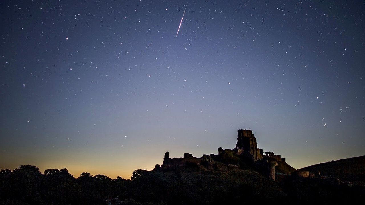 Kometę C/2020 F8 SWAN można zauważyć nawet gołym okiem (fot.  Dan Kitwood/Getty Images, zdjęcie ilustracyjne)