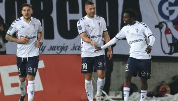 Erik Janza, Lukas Podolski i Alasana Manneh (fot. PAP) Erik Janza, Lukas Podolski i Alasana Manneh (fot. PAP)