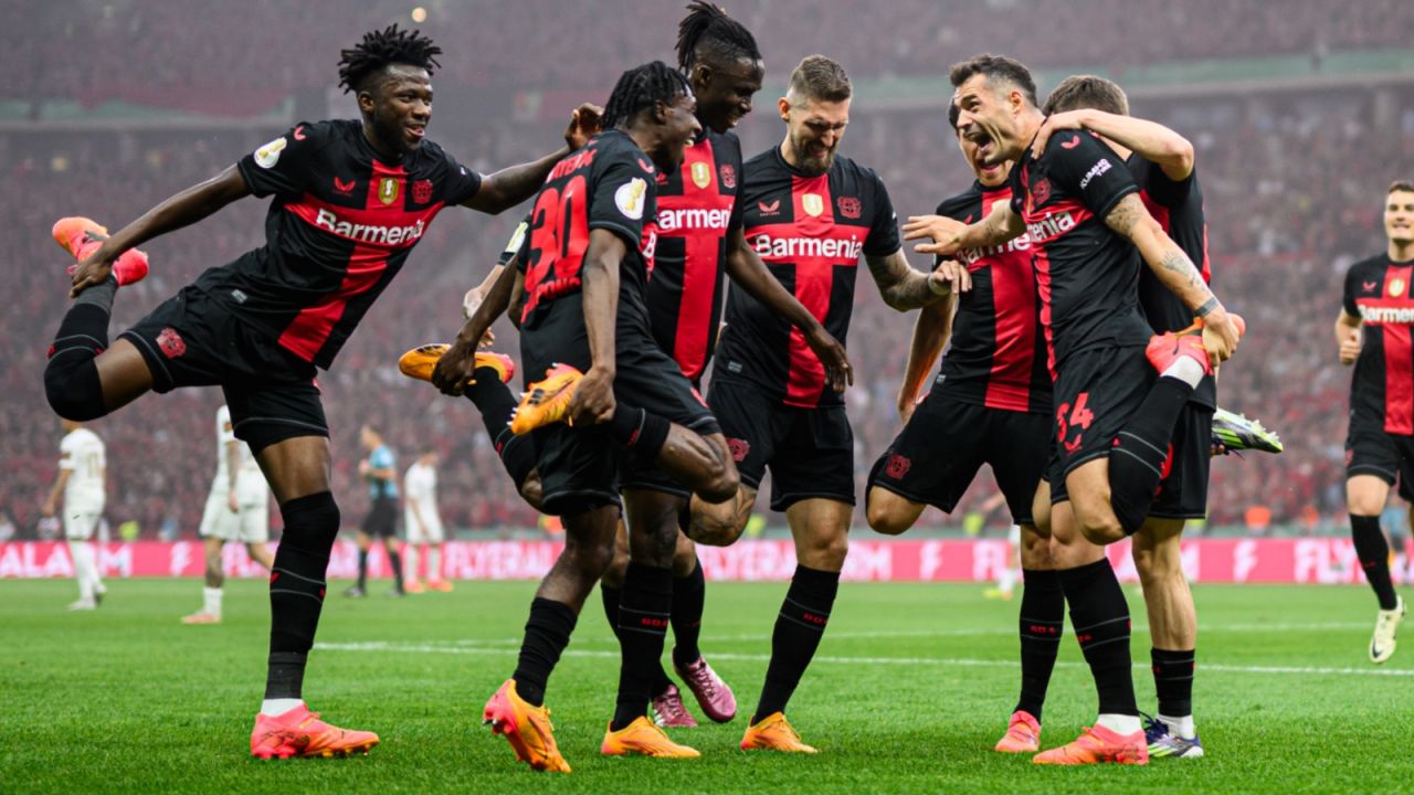 Radość piłkarzy Bayeru Leverkusen po golu na wagę zwycięstwa (fot. Getty Images)