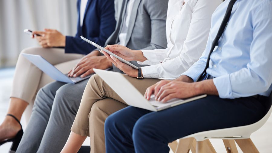 Kandydat jednak nie dowie się o pensji z oferty pracy (fot. Shutterstock/PeopleImages.com - Yuri A)