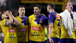 Kielczanie dopiero po rzutach karnych ulegli Barcelonie (fot. Getty).