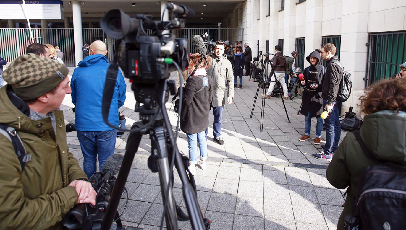 Śledztwo belgijskiej prokuratury budzi ogromne zainteresowanie mediów. (fot. arch.PAP/ EPA/OLIVIER HOSLET, zdjęcie ilustracyjne)