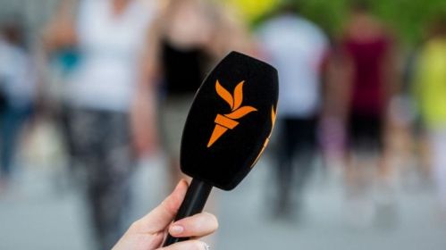 Мікрафон з лагатыпам радыё «Свабода»