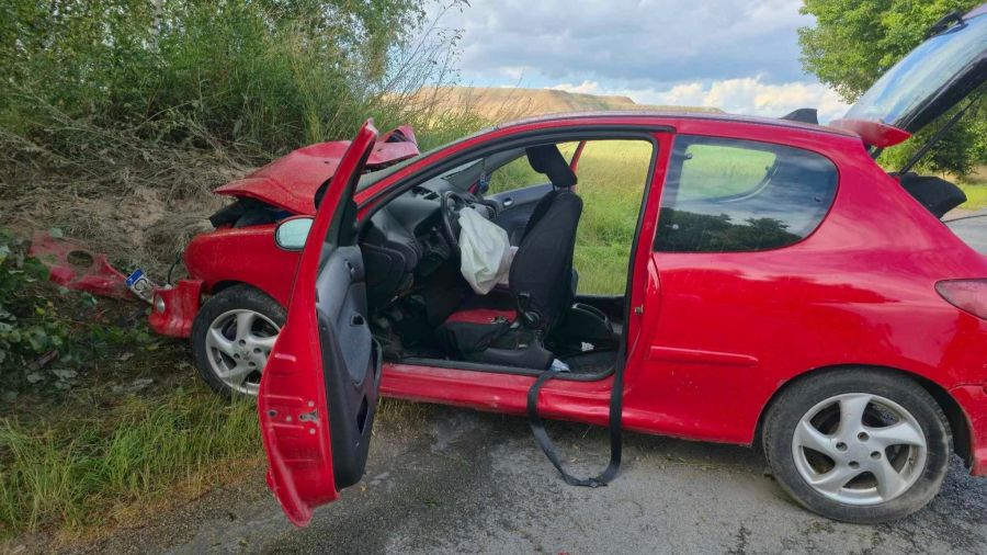 Pięć osób zostało rannych w wyniku poważnego wypadku drogowego, do którego doszło w niedzielę po południu w miejscowości Szeroki Kamień w powiecie żnińskim (fot. OSP Barcin)