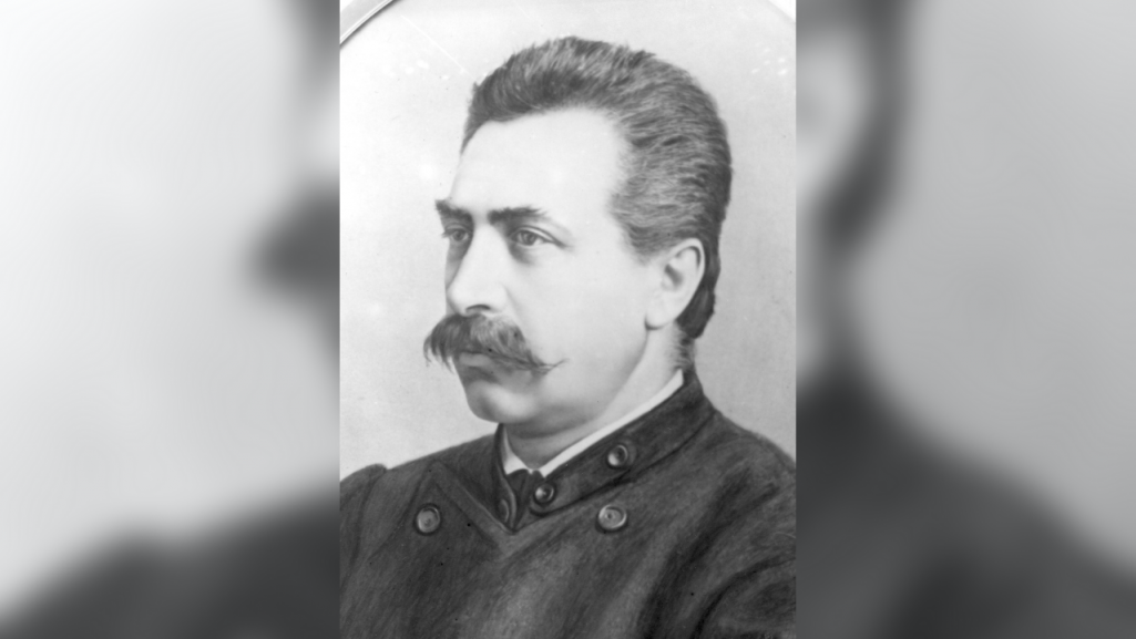 Na zdjęciu portretowym Edmund Różycki (fot. Narodowe Archiwum Cyfrowe)