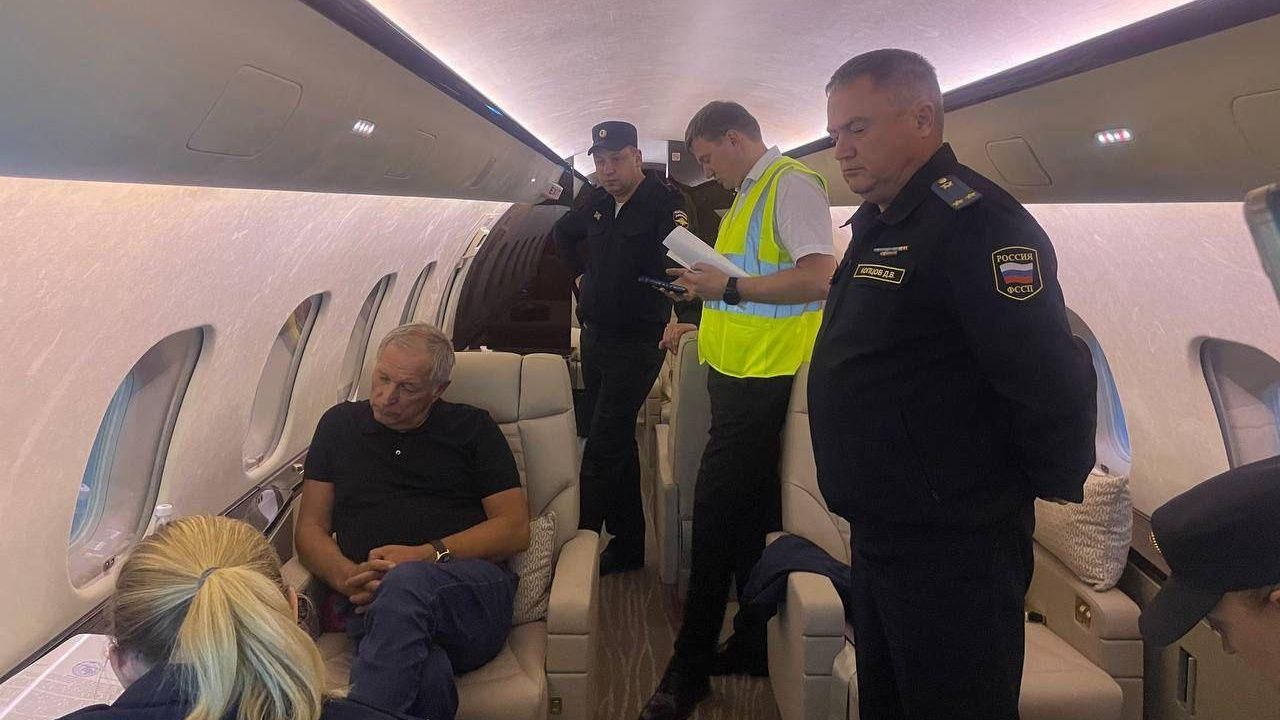 Russian oligarch arrested trying to flee country in private jet