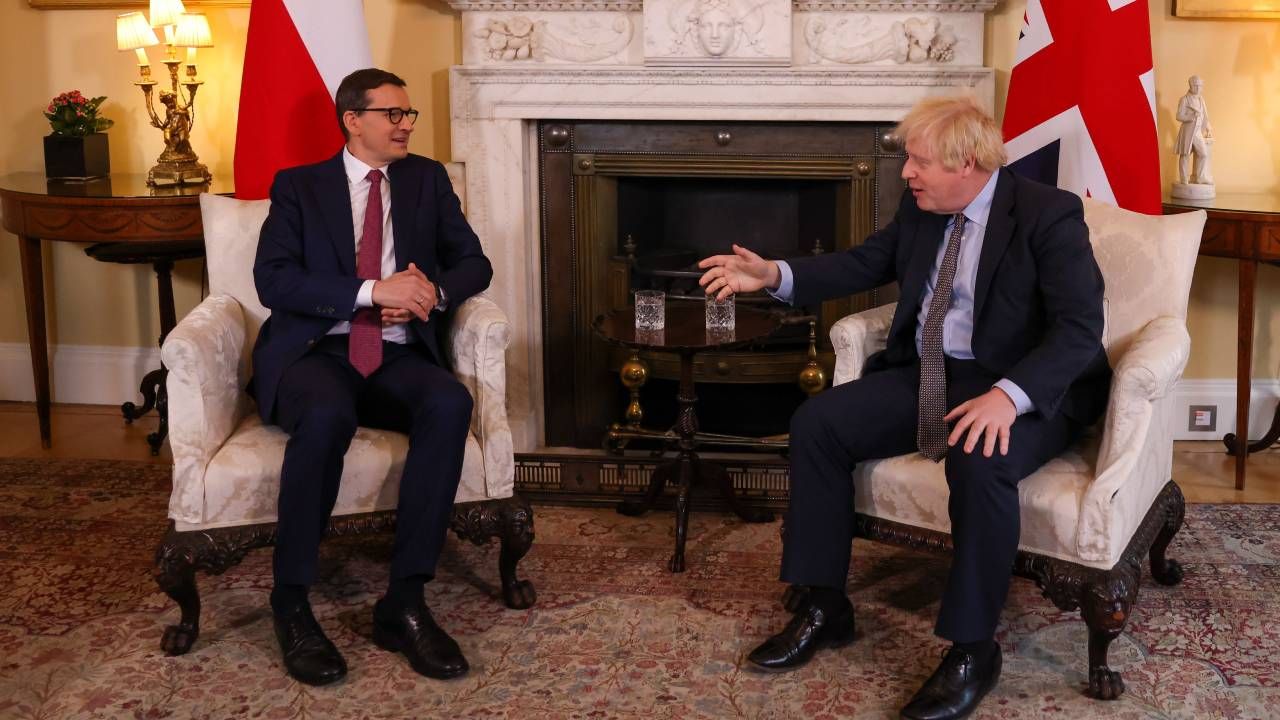 Boris Johnson przyjął Mateusza Morawieckiego na Downing Street (fot. PAP/EPA/Hollie Adams / POOL)