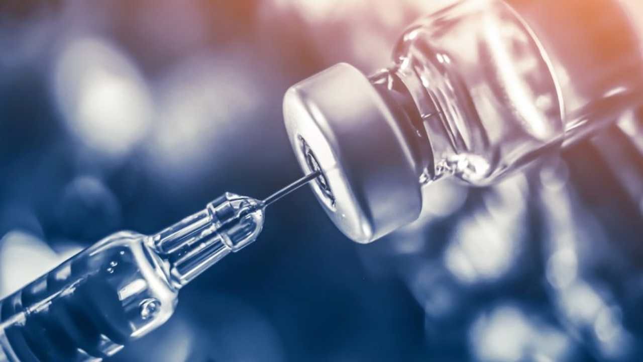 Eksperymentalne szczepionki podawane są osobom z grup narażonych na wysokie ryzyko infekcji   (fot. Shutterstock/Numstocker)