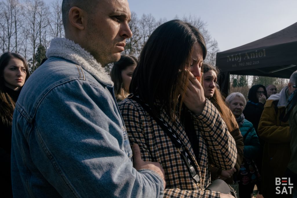 Развітанне з беларускай Лізай на Паўночных могілках (Północny cmentarz) у Варшаве, Польшча. 14 сакавіка 2024 года. (Фота: Анастасія Дубровіна / Белсат)