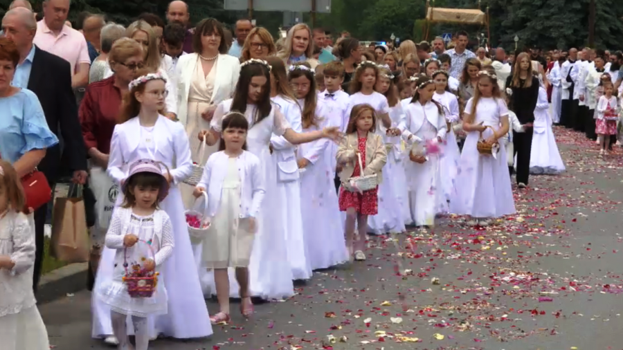 Wierni świętowali uroczystość Bożego Ciała. „Przypomnienie tego, że Bóg stał nam się bardzo bliski” 