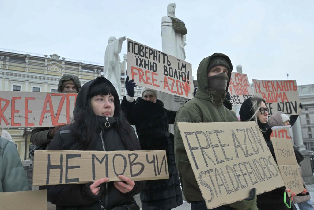 Здымак мае ілюстрацыйны характар. Сваякі ваеннапалонных украінскіх вайскоўцаў, у прыватнасці палонных падчас блакады Марыупалю, патрабуюць іх вызвалення падчас мітынгу ў Кіеве, Украіна. 7 студзеня 2024 года. (Фота: Genya Savilov / AFP / East News)