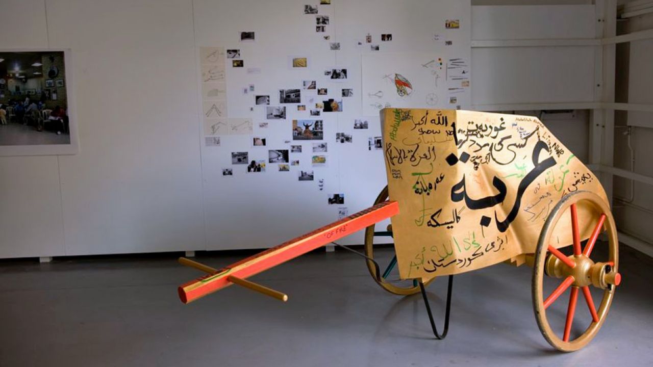 Napisy w języku arabskim zostały wykonane przez mieszkańców Londynu (fot. Rajkowska.com/mat.pras.) Napisy w języku arabskim zostały wykonane przez mieszkańców Londynu (fot. Rajkowska.com/mat.pras.)