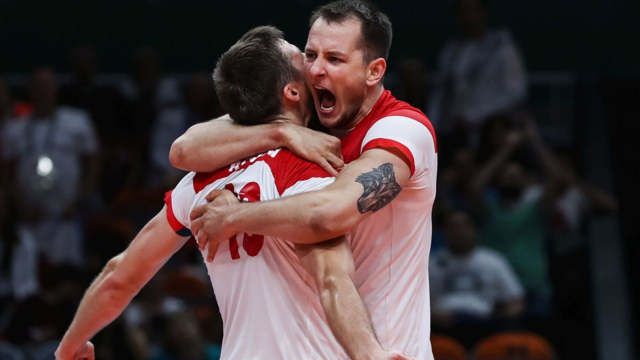 Bartosz Kurek cieszy się z kapitanem kadry – Michałem Kubiakiem (fot. Getty Images)