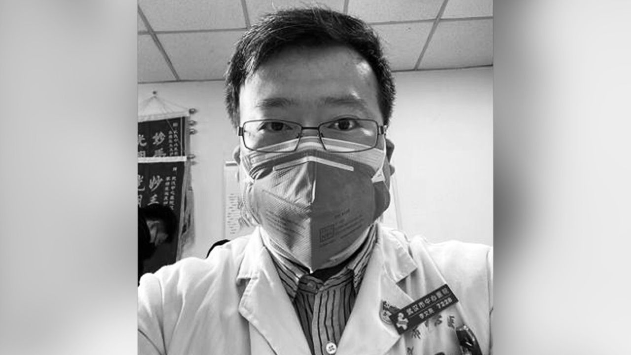 Na początku stycznia grożono mu karami za „rozpowszechnianie plotek” na temat epidemii (fot. Li Wenliang) Na początku stycznia grożono mu karami za „rozpowszechnianie plotek” na temat epidemii (fot. Li Wenliang)