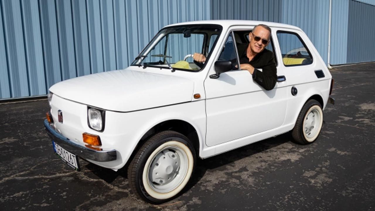Fiat 126p Toma Hanksa sprzedany na licytacji za 85,3 tys.  dolar rendah