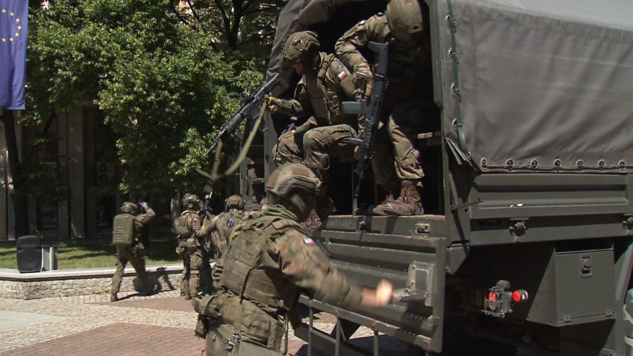 Uczestnicy uczyli się, jak należy się zachować w momentach kryzysowych. Fot. TVP3 Katowice