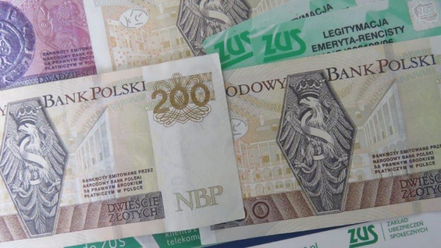 Komornicy będą mogli przejść na emeryturę w wieku 70 lat (fot. ZUS, zdj. ilustracyjne)