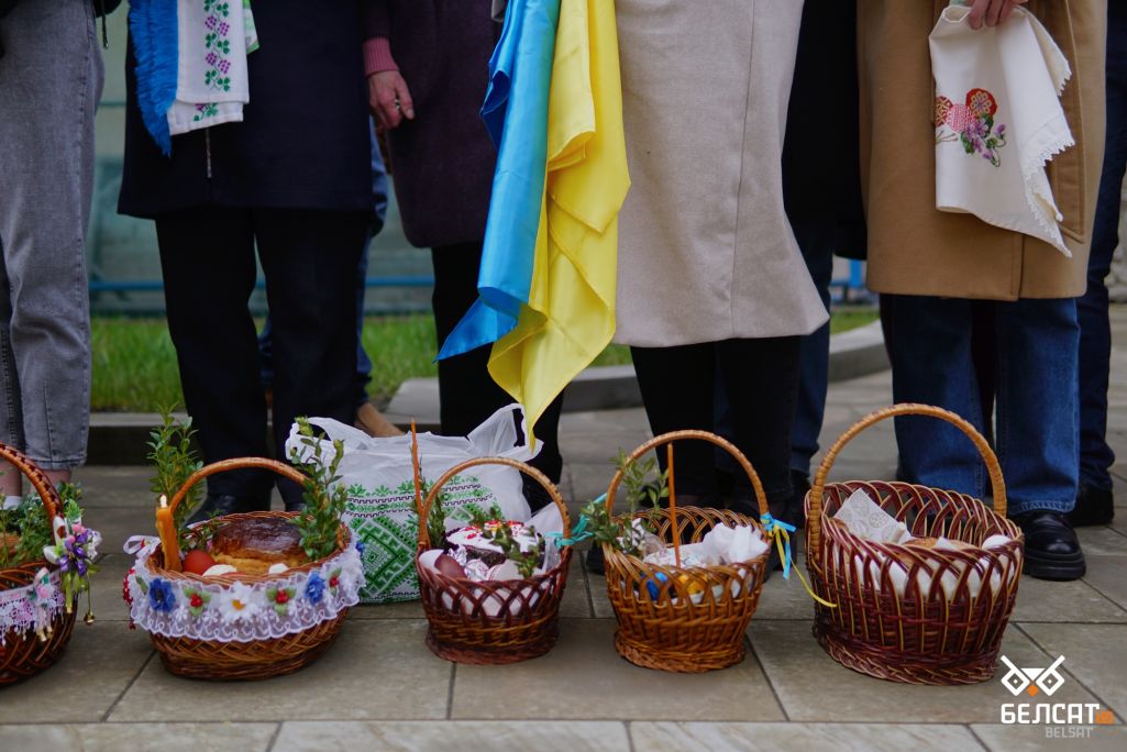Добраслаўленне кулічоў у Архікафедральным саборы Святога Юра ў Львове, Украіна. 23 красавіка 2022 года. (Фота: АК / Белсат)