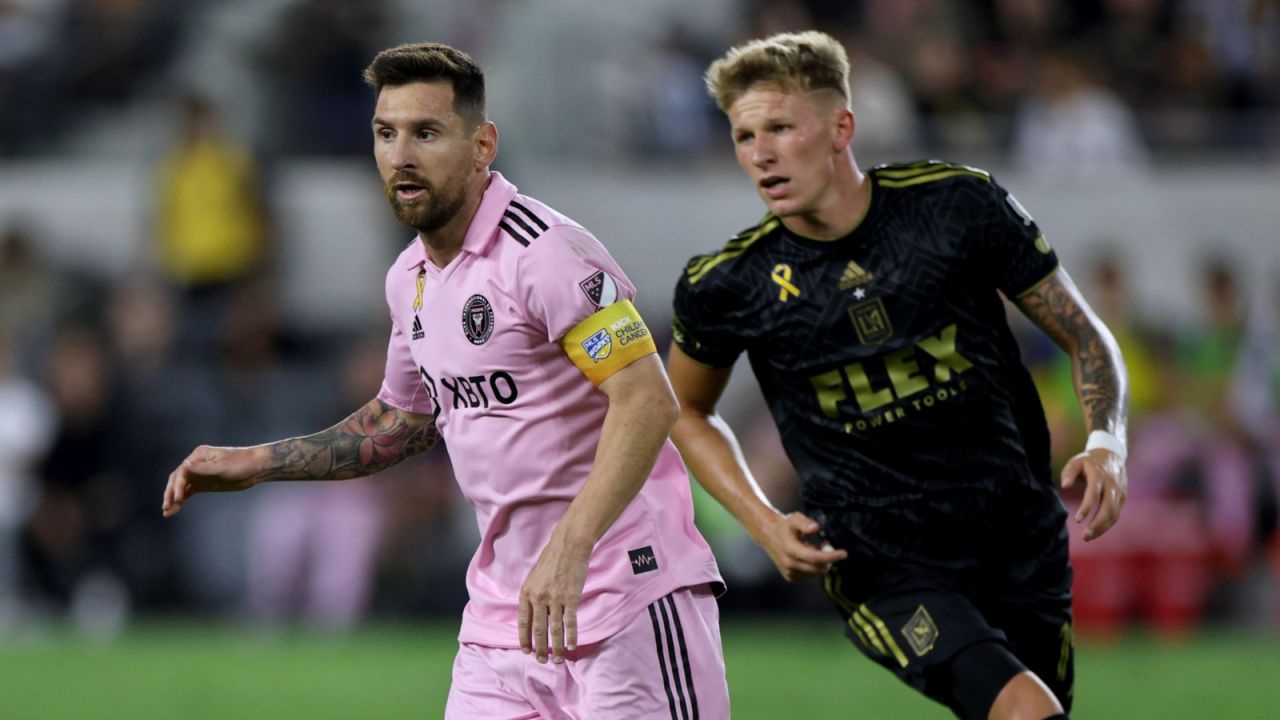 Mateusz Bogusz i... Lionel Messi w meczu ligi MLS (fot. Getty).