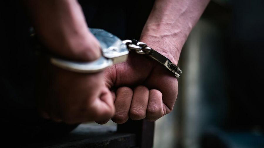 Seniorka straciła 20 tys. złotych. Policjanci z Leszna zatrzymali oszustów  (fot. Shutterstock/CC7)