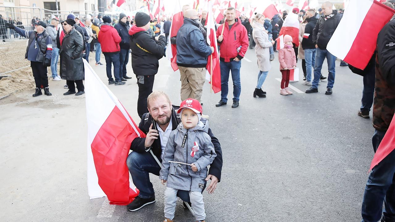 Przebieg tegorocznego marszu spowodował szybkie zdezaktualizowanie się z góry rozpisanych narracji (fot. PAP/Wojciech Olkuśnik) Przebieg tegorocznego marszu spowodował szybkie zdezaktualizowanie się z góry rozpisanych narracji (fot. PAP/Wojciech Olkuśnik)