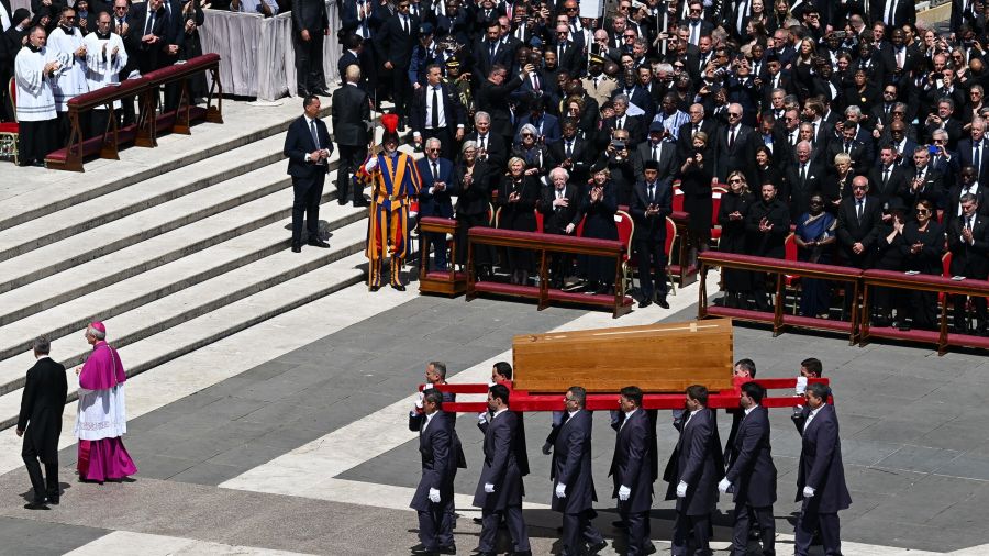 Rzym i cały świat pożegnał Franciszka - papieża pośród ludzi 