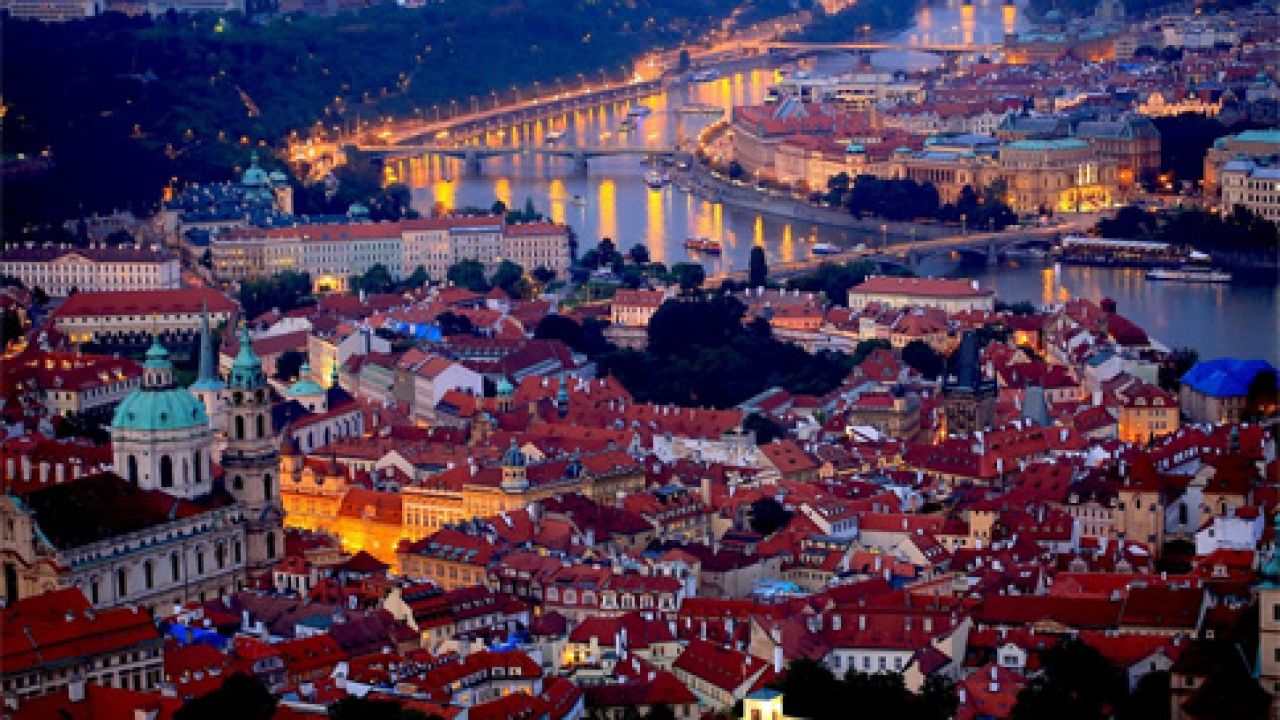 Czechy Praga Walczy Z Samochodami Tvp Info